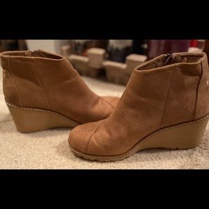 Toms Size 7.5 Wedge Booties